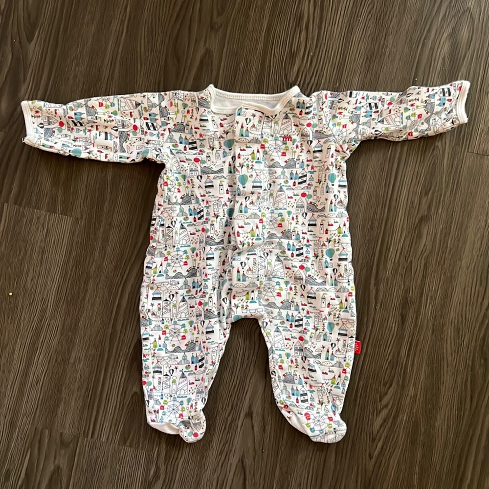 Magnetic me 0 to 3 months